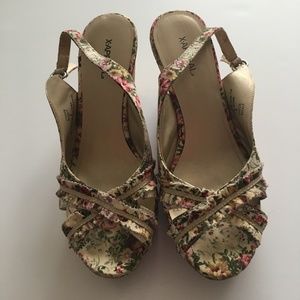 Floral Wedge Sandals with Strap and Toe Opening Size 9